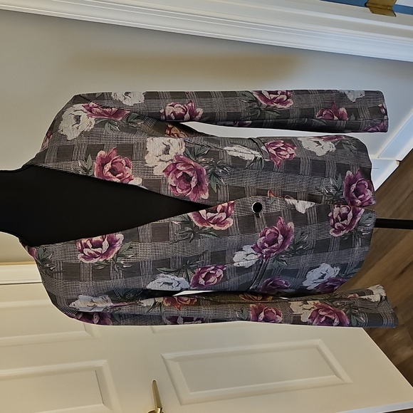 Jacket - Picture 2 of 16